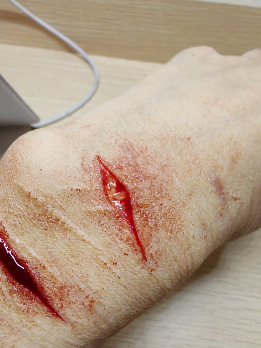 #自残 #blood 
好幸福...