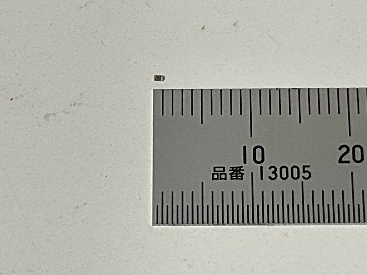 Mooooooooooecha's tweet photo. ふるいビデオカードのコンデンサ欠けをなおしたよ。
ちっさすぎてちょっと曲がったけど、ハンダごてスキルがちょっと増えた気がする。 https://t.co/zsTxz2Efph
