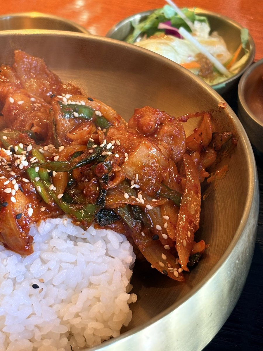 333punk_'s tweet photo. 曙橋・荒木町ランチ行脚も中盤戦
今日はみんなで
残業だから…夕飯はテイクアウトでむふふ

#曙橋はるぅ　#韓国料理　#カルグクス https://t.co/hnguxRfuS4