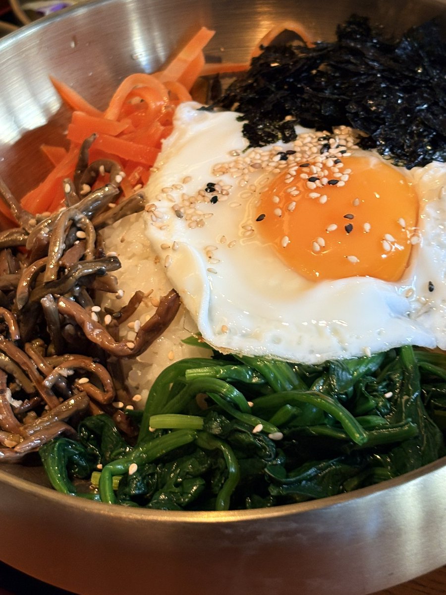 333punk_'s tweet photo. 曙橋・荒木町ランチ行脚も中盤戦
今日はみんなで
残業だから…夕飯はテイクアウトでむふふ

#曙橋はるぅ　#韓国料理　#カルグクス https://t.co/hnguxRfuS4