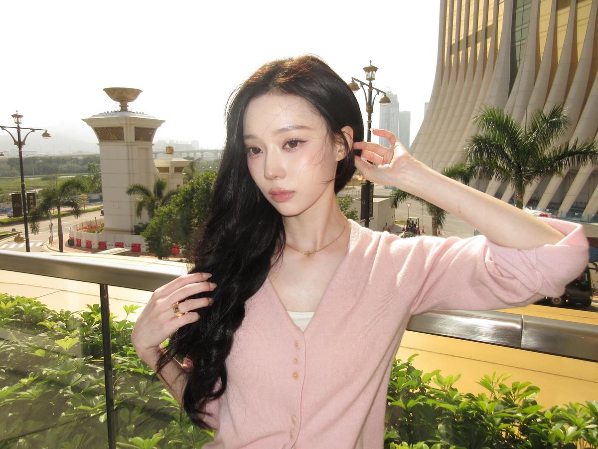 𝗅𝖺𝗏𝗂𝗎𝗇𝖺. tweet media