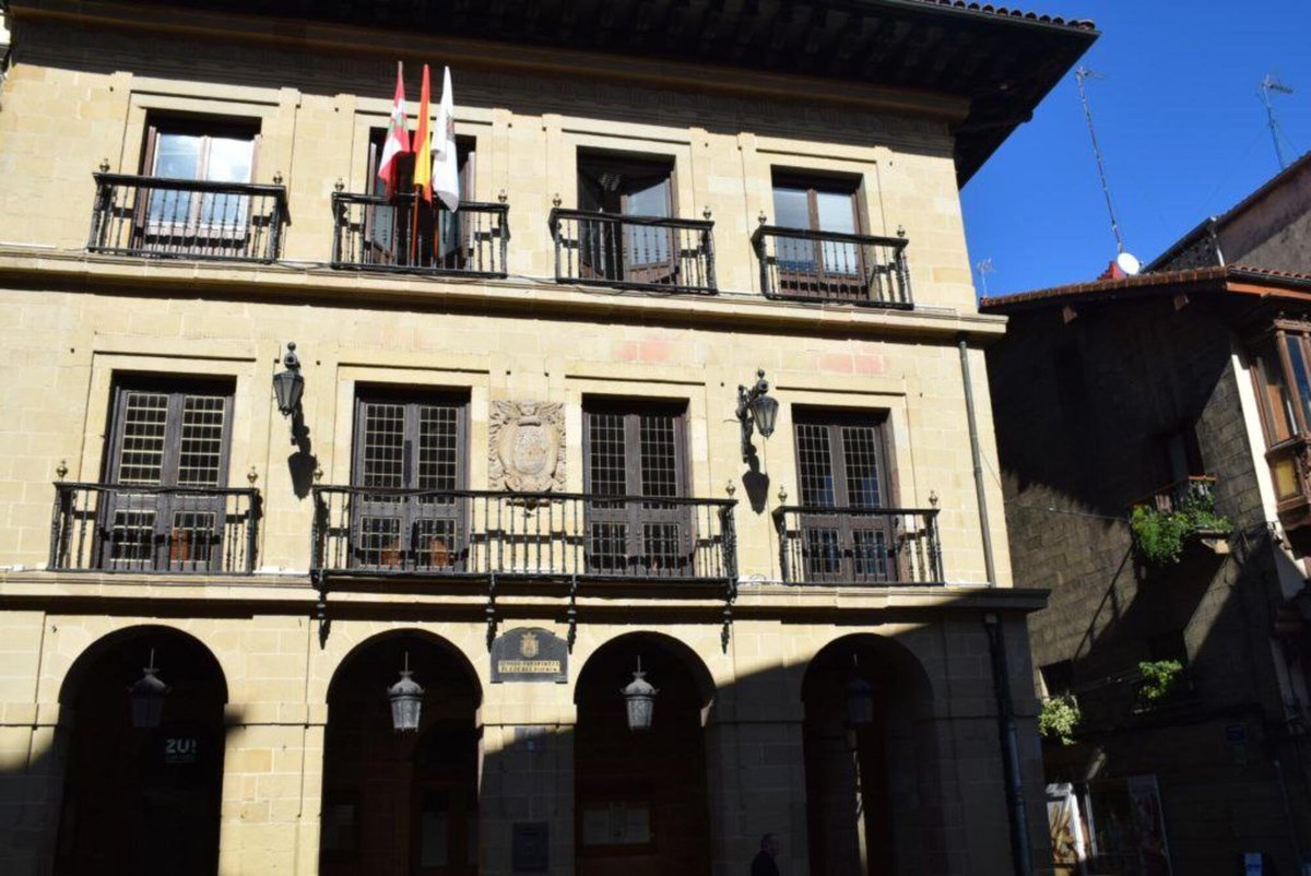 Hordago <a href="/ElSaltoDiario/">El Salto</a> 'Euskara Denontzat' elkartearen alde atera da!

A zer sorpresa! 😂🤣😂

Hirukote santua: Hordago <a href="/ElSaltoDiario/">El Salto</a> , <a href="/PodemosEuskadi_/">Podemos Euskadi</a> eta <a href="/CCOOeuskadi/">CCOO de Euskadi</a> 

elsaltodiario.com/euskal-herria/…