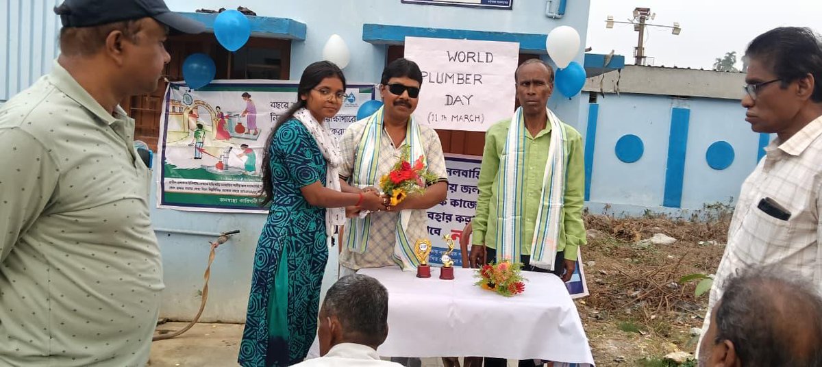 GowbPhe's tweet photo. #WorldPlumbingDay Salute rural water heroes - Local Plumbers, Pump &amp; Valve Operators for their invaluable service in delivering safe drinking water to rural households, powering @egiye_bangla #HarGharJal @MoJSDDWS #JalJeevanMission @UNICEFIndia #HarGharJal #WestBengal https://t.co/xQIXtuHvM6