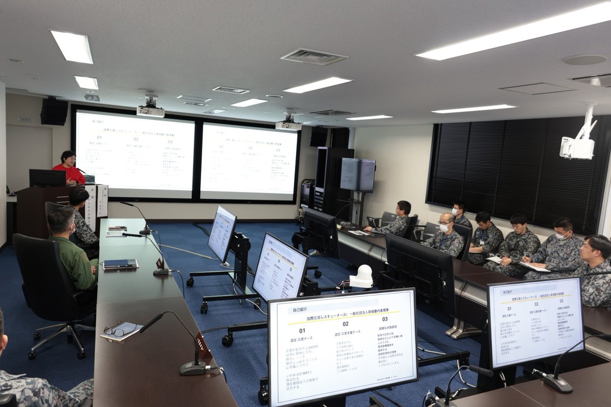 jasdf_adtc's tweet photo. #航空開発実験集団司令部 では、国際災害レスキューナースの #辻直美 氏を講師に迎え、「顔からわかる脳の癖」と題した講話を実施しました。顔写真を用いた分析やグループワークを通じ、顔の特徴から思考やコミュニケーションの傾向を体感し、相手に合わせた伝え方を学ぶ貴重な機会となりました！ https://t.co/kf2sR2q1ER