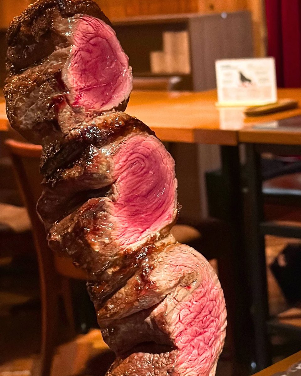 apple_matsumo's tweet photo. 『大興奮のサンバを楽しむなら水曜日！』
🥩 恵比寿　リオグランデグリル 🥩

お肉めっちゃ美味しいし、水曜日限定のサンバショーがめちゃくちゃたのしかった🤭
お尻の筋肉やばかった🤤

#東京グルメ #東京ランチ #東京ディナー #恵比寿グルメ #恵比寿ランチ #恵比寿ディナー #リオグランデグリル https://t.co/RC5APUAzur