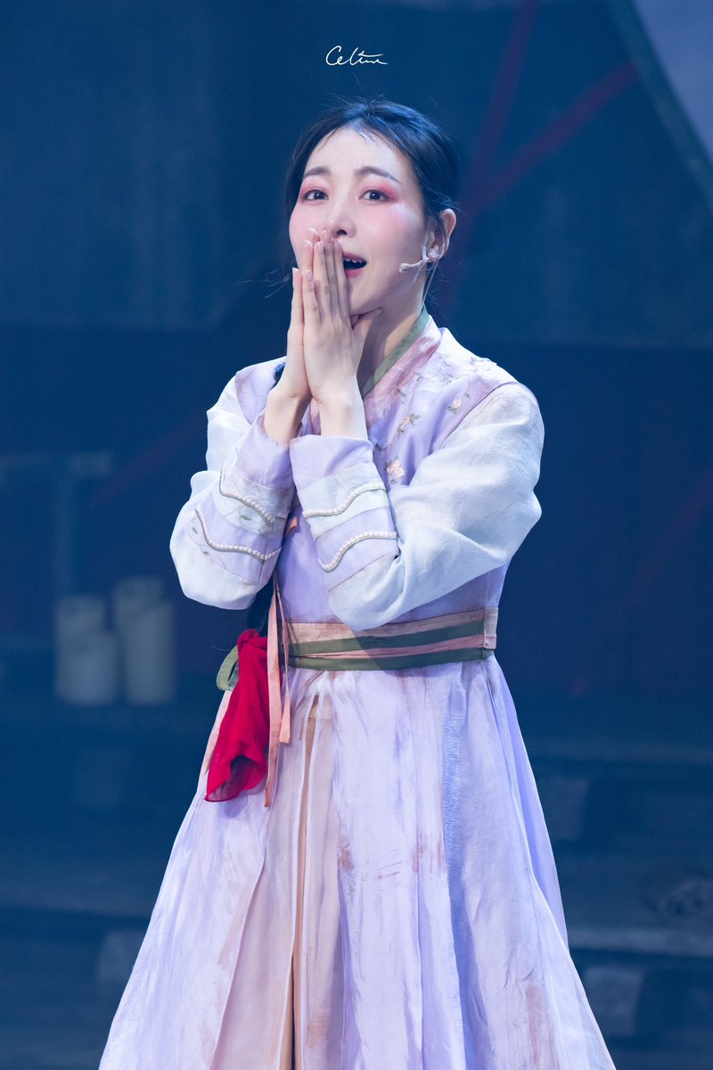 𝘾𝙚𝙡𝙞𝙣𝙚 tweet media