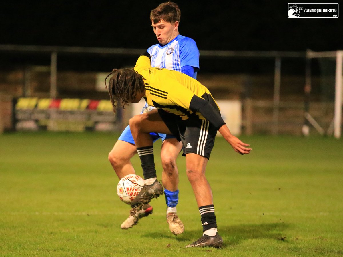 ABridgeTooFar16's tweet image. Good competitive game at the @TJCottis stadium on Tuesday night and always great to get down to ⁦@HullbridgeFC⁩ and support the local football. Sports came back from 0-2 down to win 4-2 against Frenford FC in the ⁦@EssexSenior⁩ 

#SupportLocalFootball