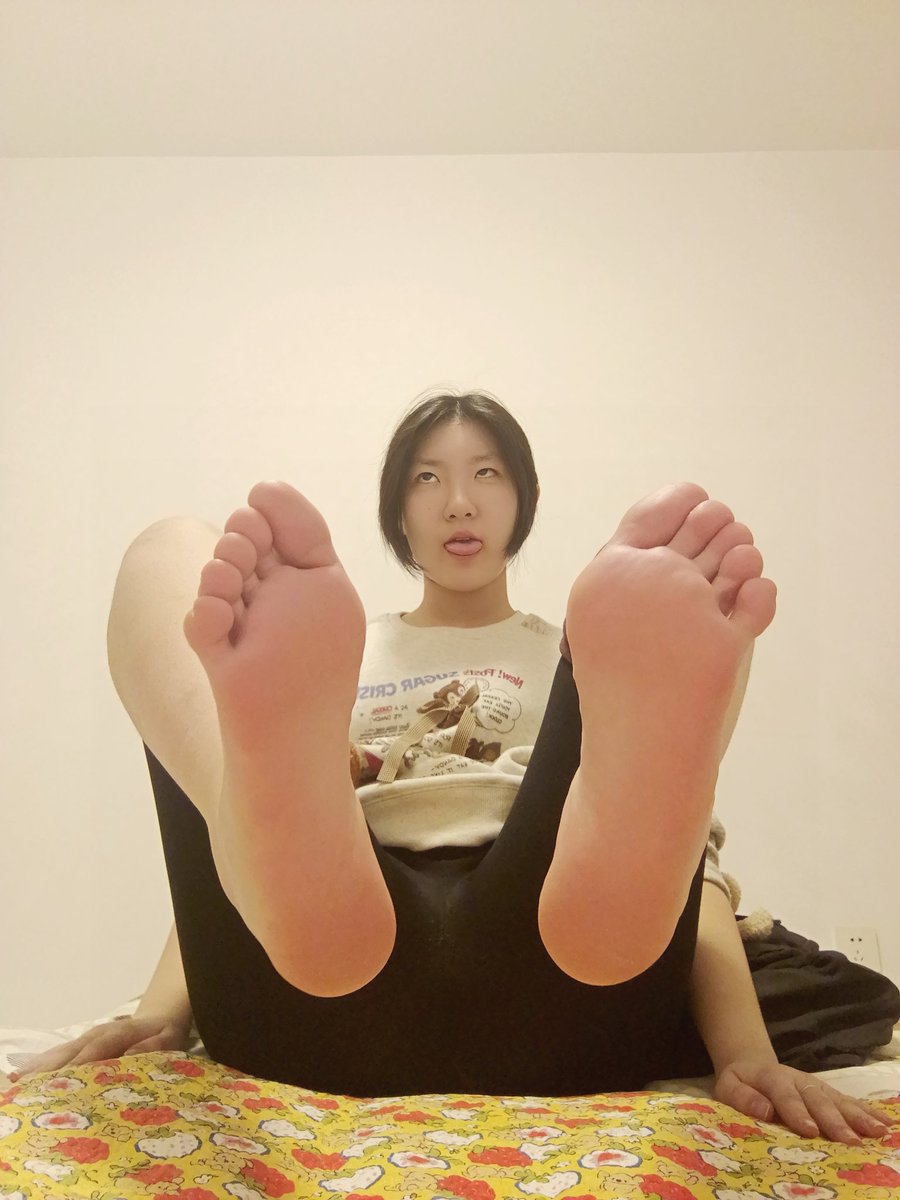 雅雅（素人套路玉足） tweet media