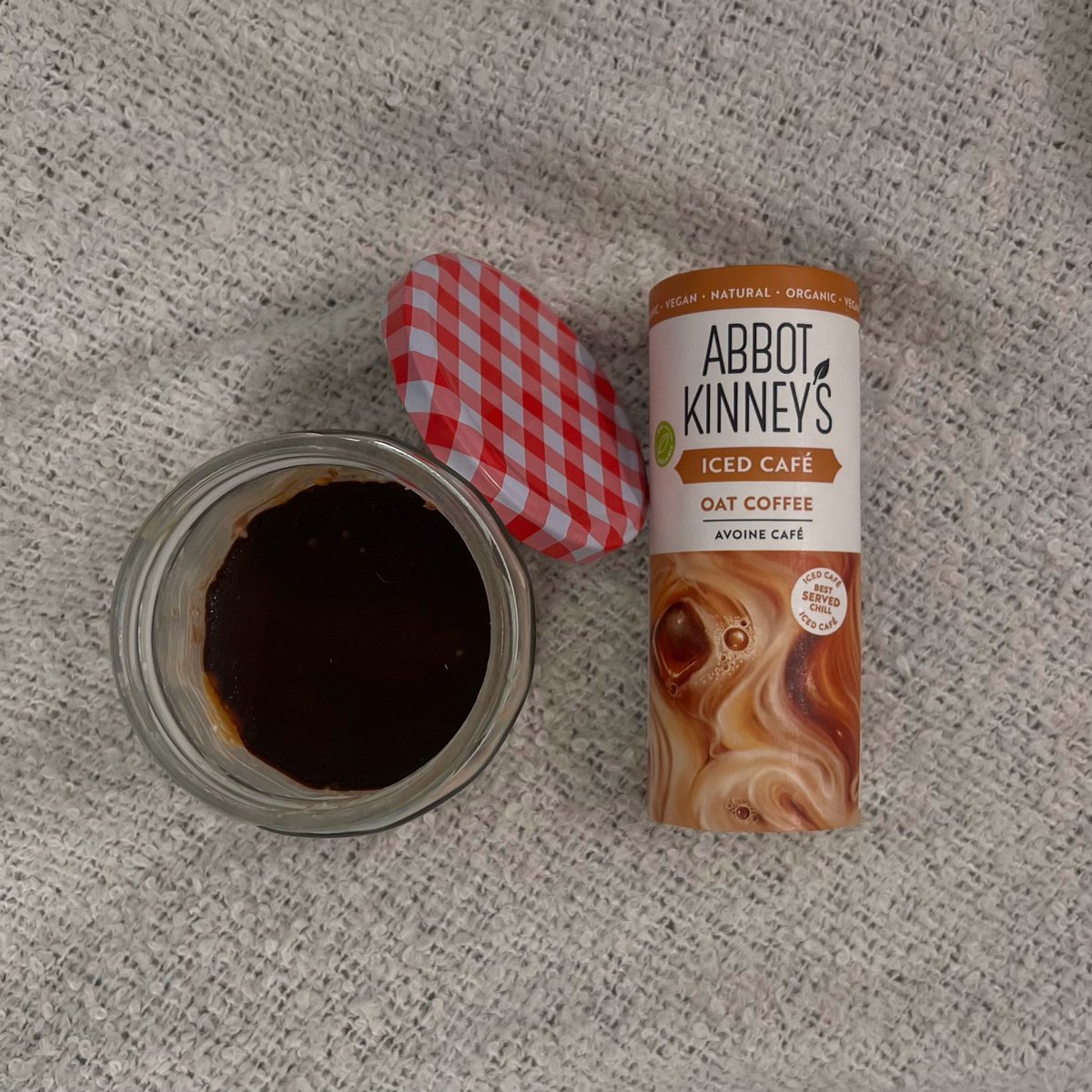 overnight oats and oat iced coffee ★