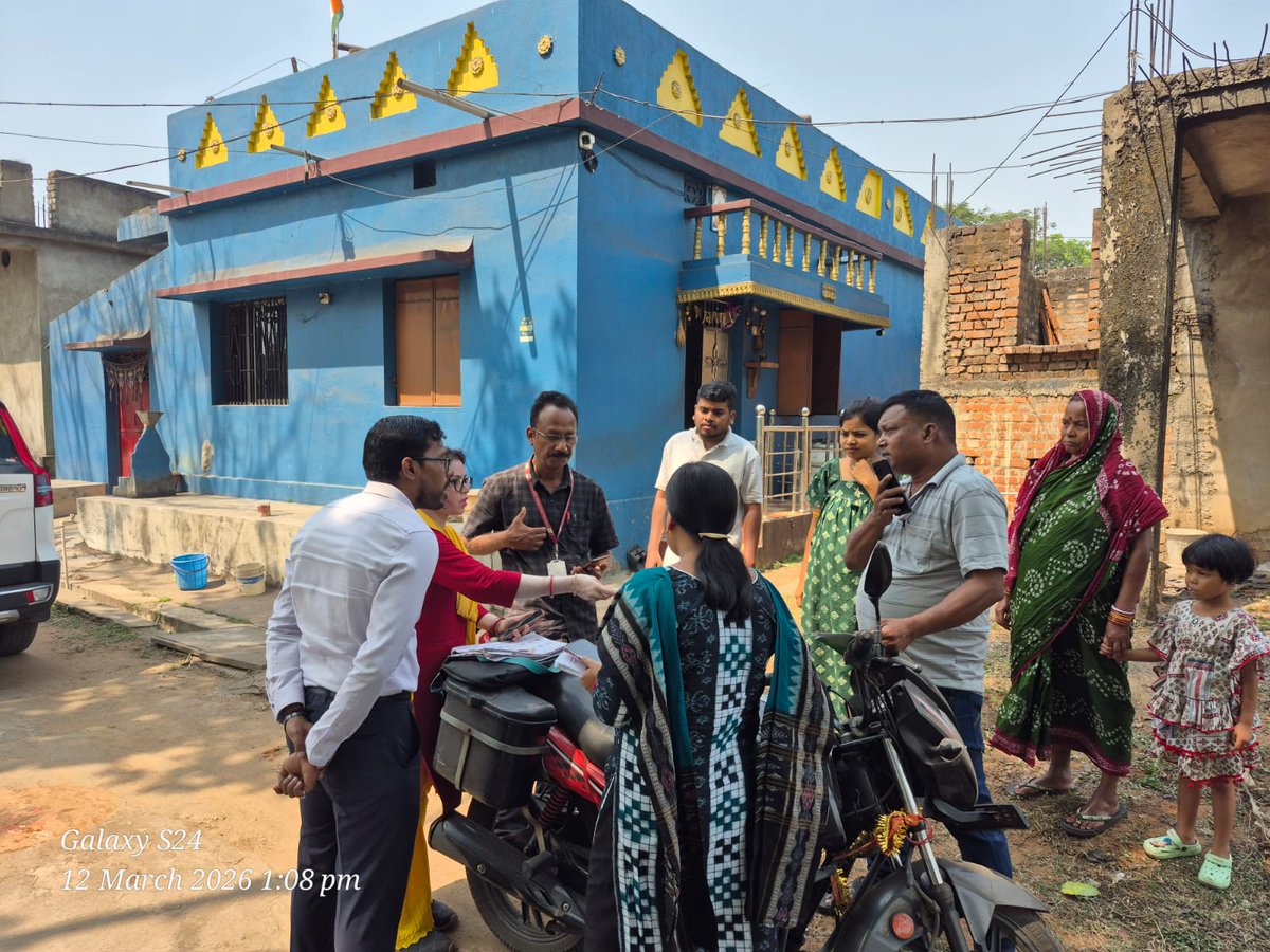 Sdm_Talcher's tweet photo. Sub-Collector, Talcher visited Booth No. 150 (Talcher Municipality) of 60–Talcher Assembly Constituency and inspected the ongoing elector mapping process for Special Intensive Revision (SIR) of the electoral roll.

@CMO_Odisha
@OdishaCeo 
@IPR_Odisha
@angul_dm https://t.co/vGNkH2K733