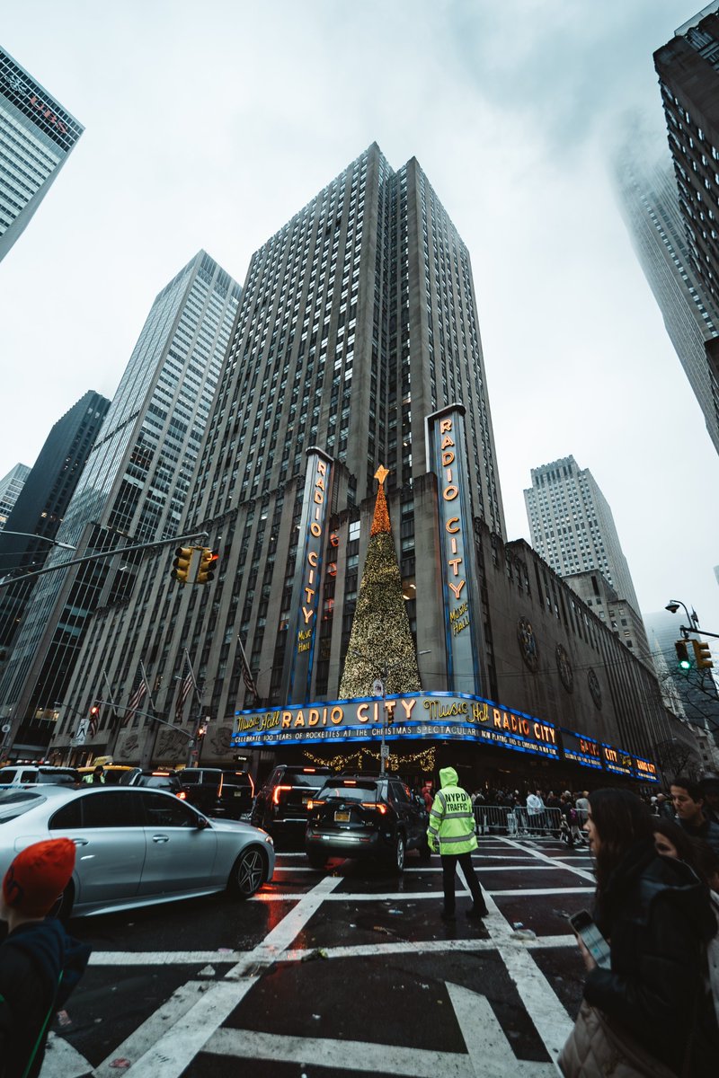 AstrHori's tweet image. Take the AstrHori 9mm F2.8 on a New York City adventure. 🗽
With its ultra-wide 111.4° field of view, this compact APS-C lens captures the city’s towering architecture, busy streets, and vibrant atmosphere in a single frame.
Credit: @labangram
#astrhori #astrhori9mmf28 #WideAngle