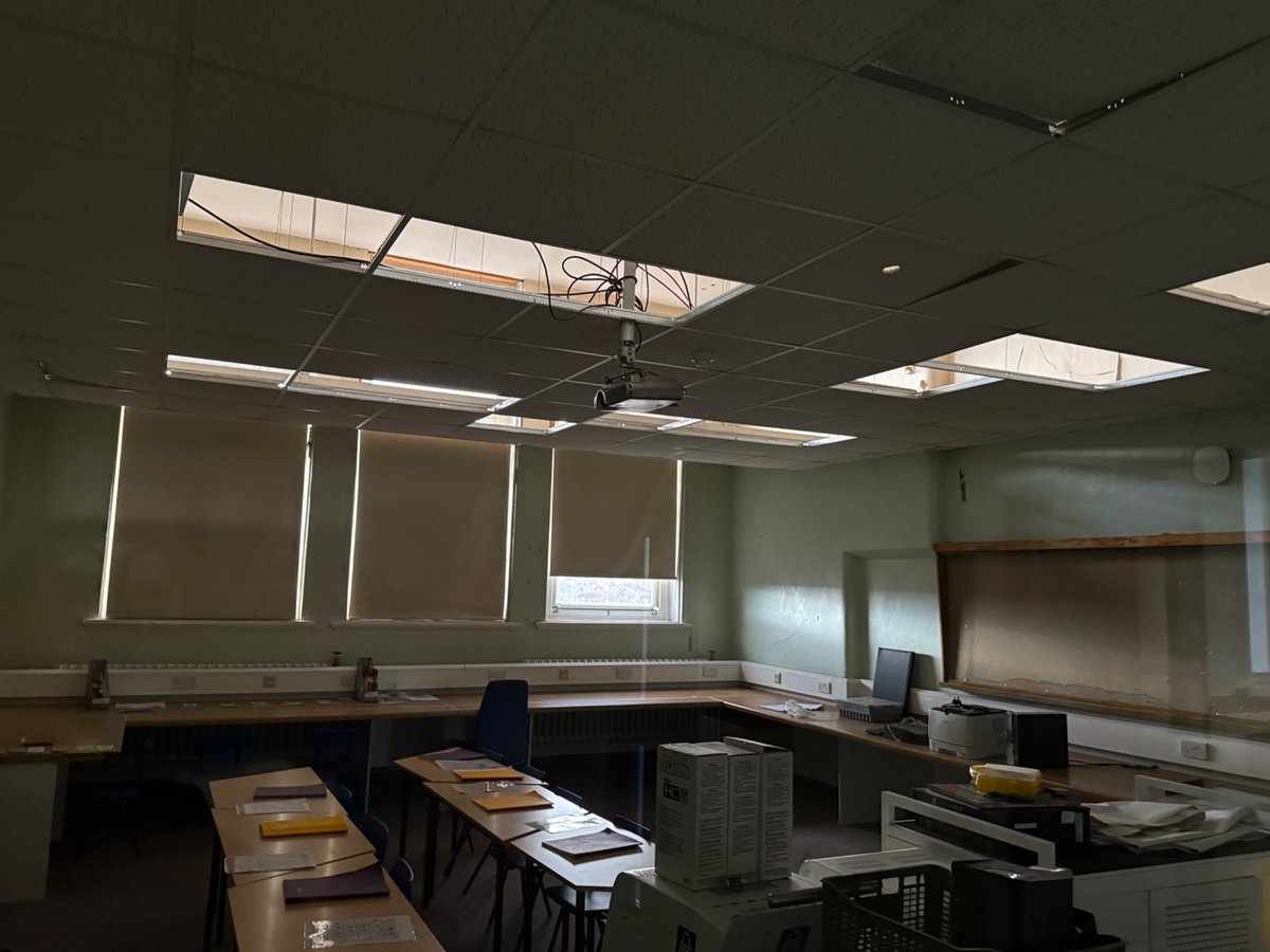 WoodchurchRoad's tweet photo. Every day it gets better.
Letting the light back into a school that has meant so much to generations. Watching it carefully transform is something special. #WRA https://t.co/TvIbctaBv2