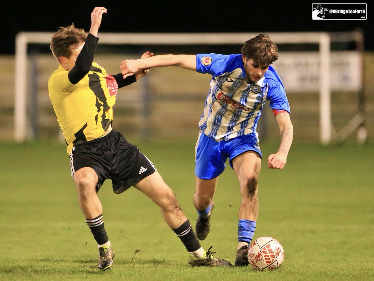 ABridgeTooFar16's tweet image. Final snaps from Tuesday night and a great comeback from ⁦@HullbridgeFC⁩ as they beat Frenford FC 4-2 at the @TJCottis stadium in the ⁦@EssexSenior⁩ 

#SupportLocalFootball