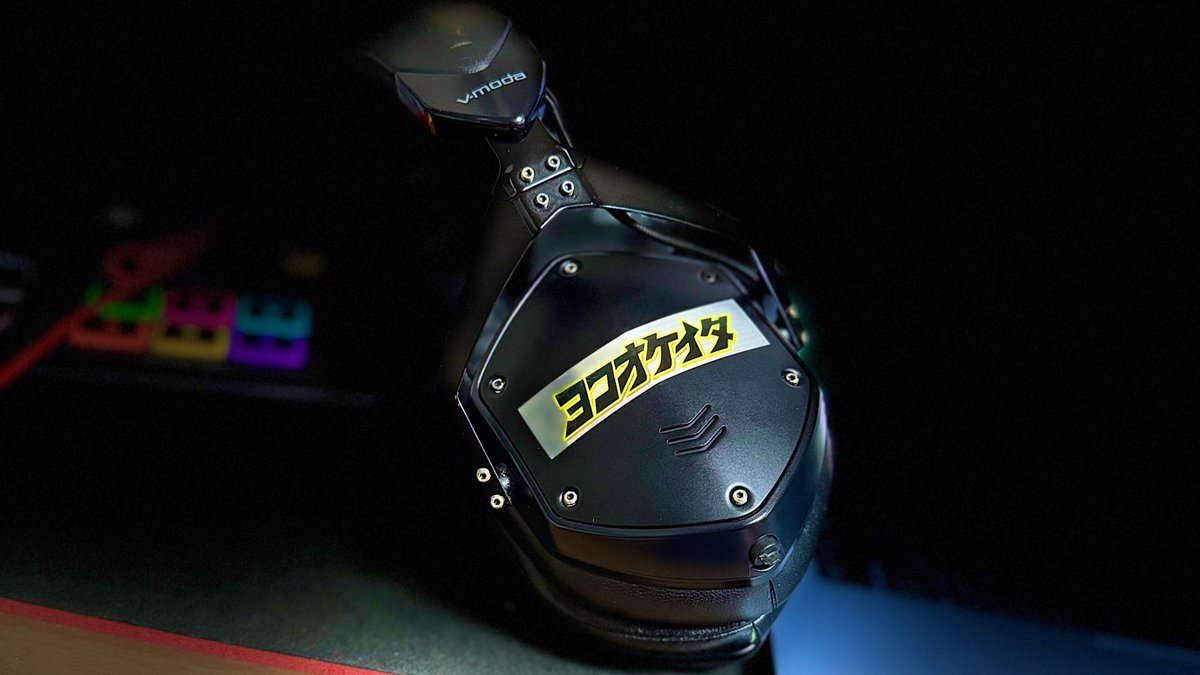 Kta_Z's tweet photo. ヘッドフォンに貼ったらいい感じ！！
#vmoda https://t.co/7N9tjl7nJ9