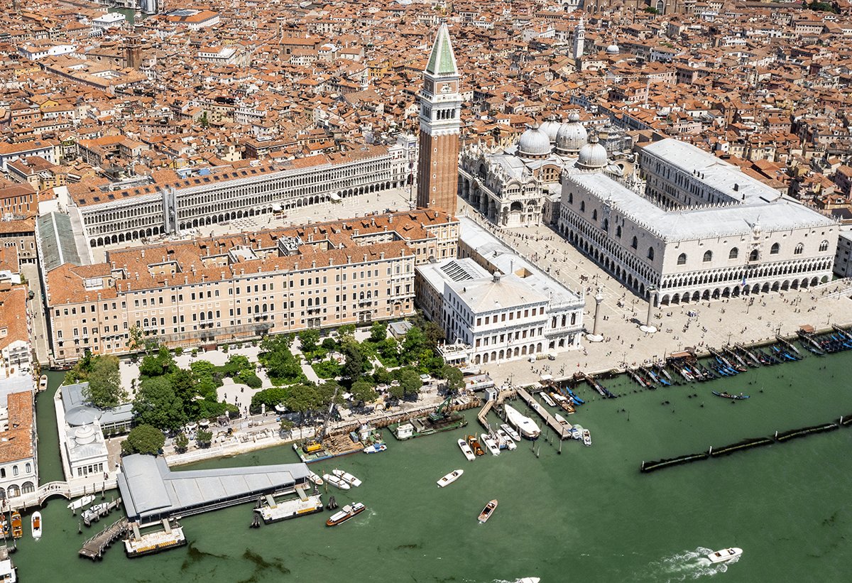 alberto_sanavia's tweet photo. #14marzo 1339, #Venezia: il Maggior Consiglio decreta la demolizione dell’arsenatus di Terranova, per allontanare la cantieristica navale da S. Marco, ritenuta non compatibile col decoro della zona. Lì sorgeranno i granai, poi demoliti nell’800 per far spazio ai Giardini Reali https://t.co/KjtgkWfh4y
