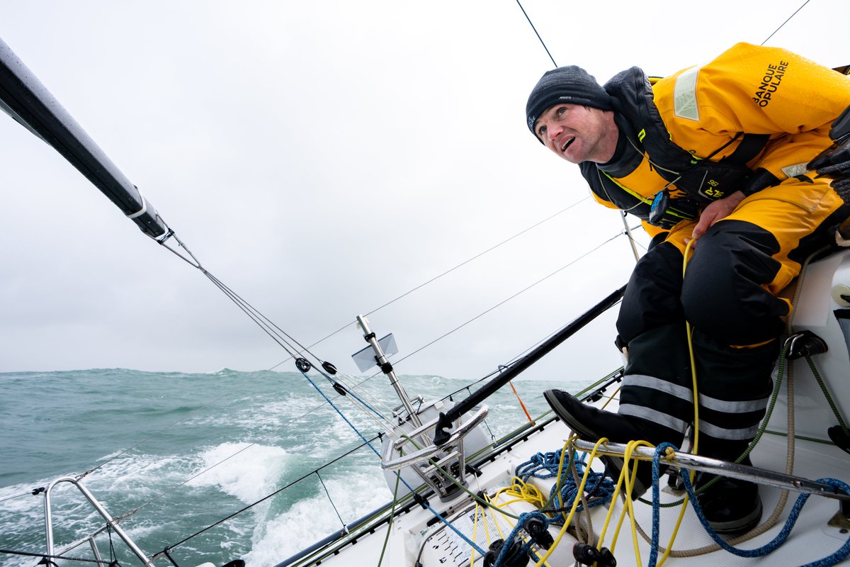 VoileBanquePop's tweet image. Loïs aux avant-postes 👊

Bien placé dans le groupe de tête depuis hier soir, le Figaro Banque Populaire garde la cadence. En tête à 9h, Loïs Berrehar a parcouru 150 nm depuis le départ hier midi.

🗺️ bit.ly/4unOyRd

#PassionVoile