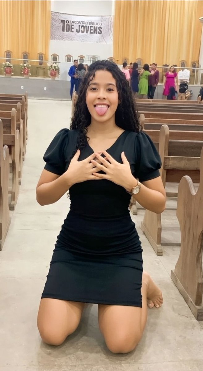dfm199_91's tweet photo. @eulaisapriv Really? You take pics like this in church? Naughty girl... https://t.co/DCSSgfQQlt