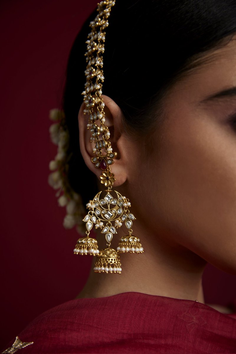 TribeByAmrapali's tweet image. Where heritage meets grace, the Lavanya Collection is designed to illuminate celebrations with radiance and brilliance.

tribeamrapali.com/lavanya?pg=1

#TribeAmrapali #SilverJewellery #Silver925 #WeddingJewellery #ArtisanalJewellery