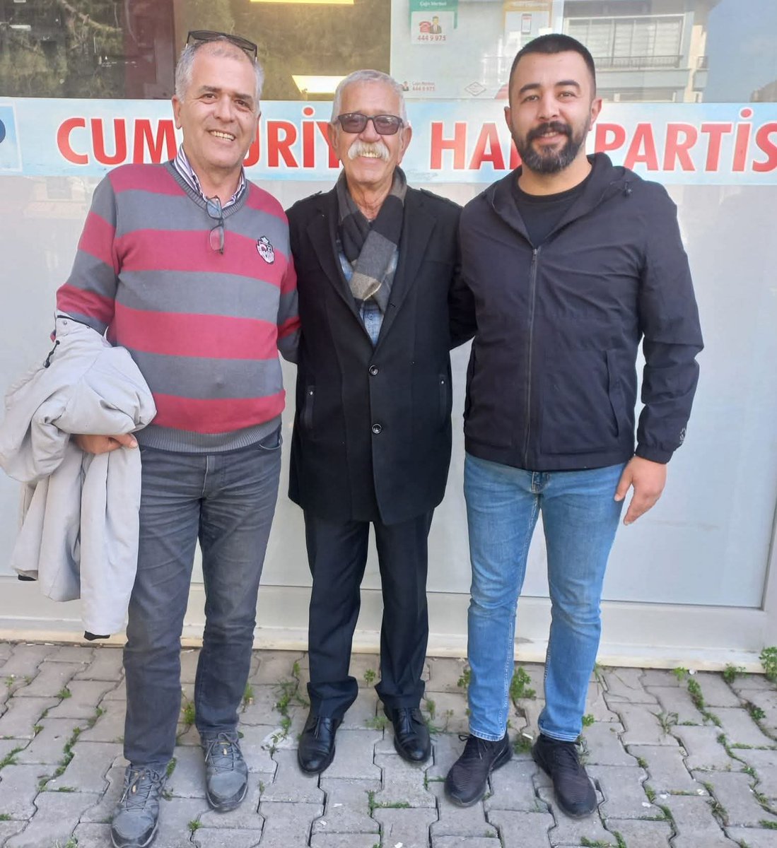 CHP DATÇA'DA
PETROL OFİSİ KRİZİ
Datça siyasetinin önemli ismi, yılların CHP'lisi, Petrol Ofisi'nin sahibi Nuri Kaya 'nın Datça Belediyesi'ne rest çektiği ve partiden istifa etmeyi düşündüğü öğrenildi.
Kaya'nın Hızırşah kavşağının yapılmasından sonra Petrol Ofisi çıkışının