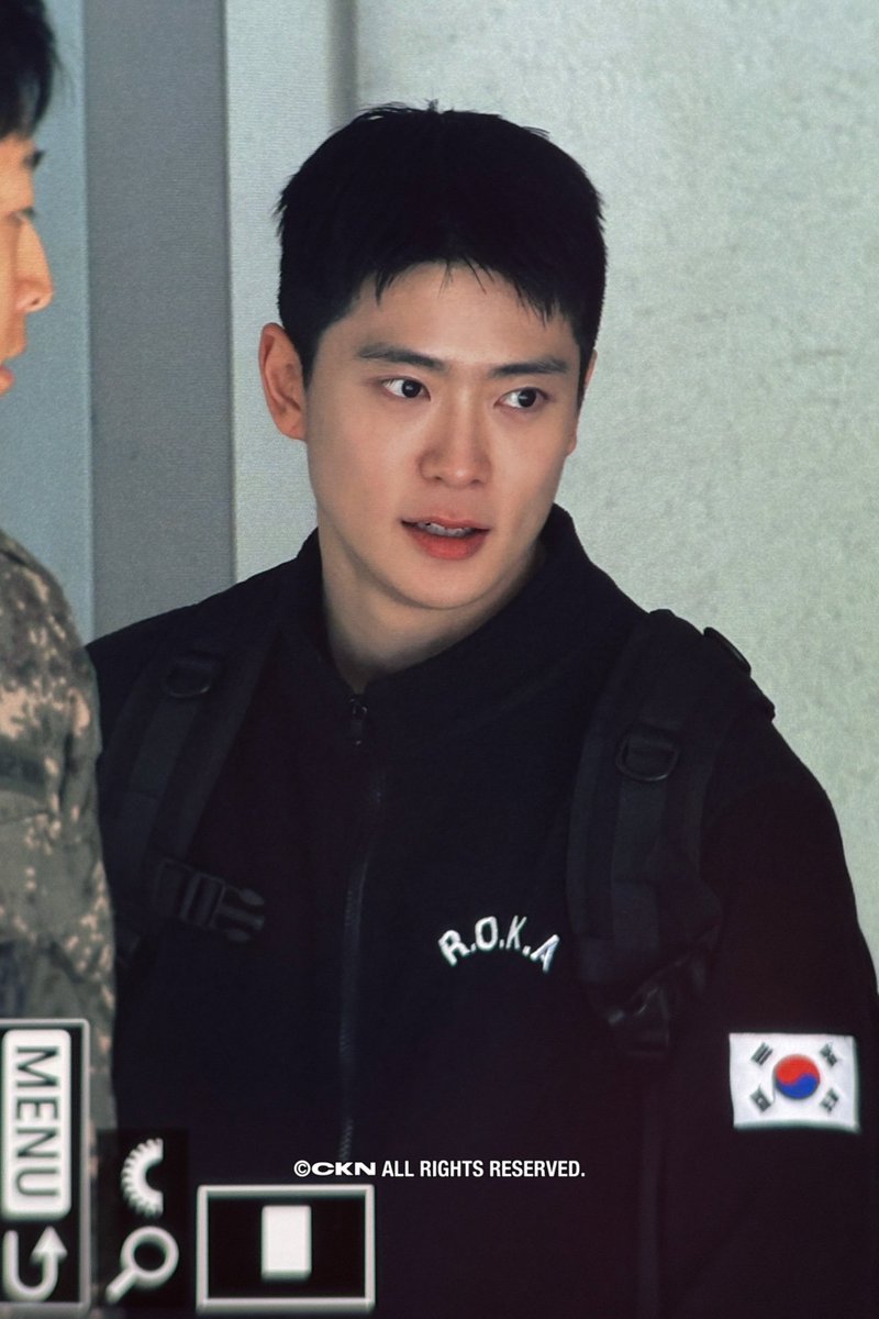 입술 봐 ㅁㅊ나봐.. 앙..