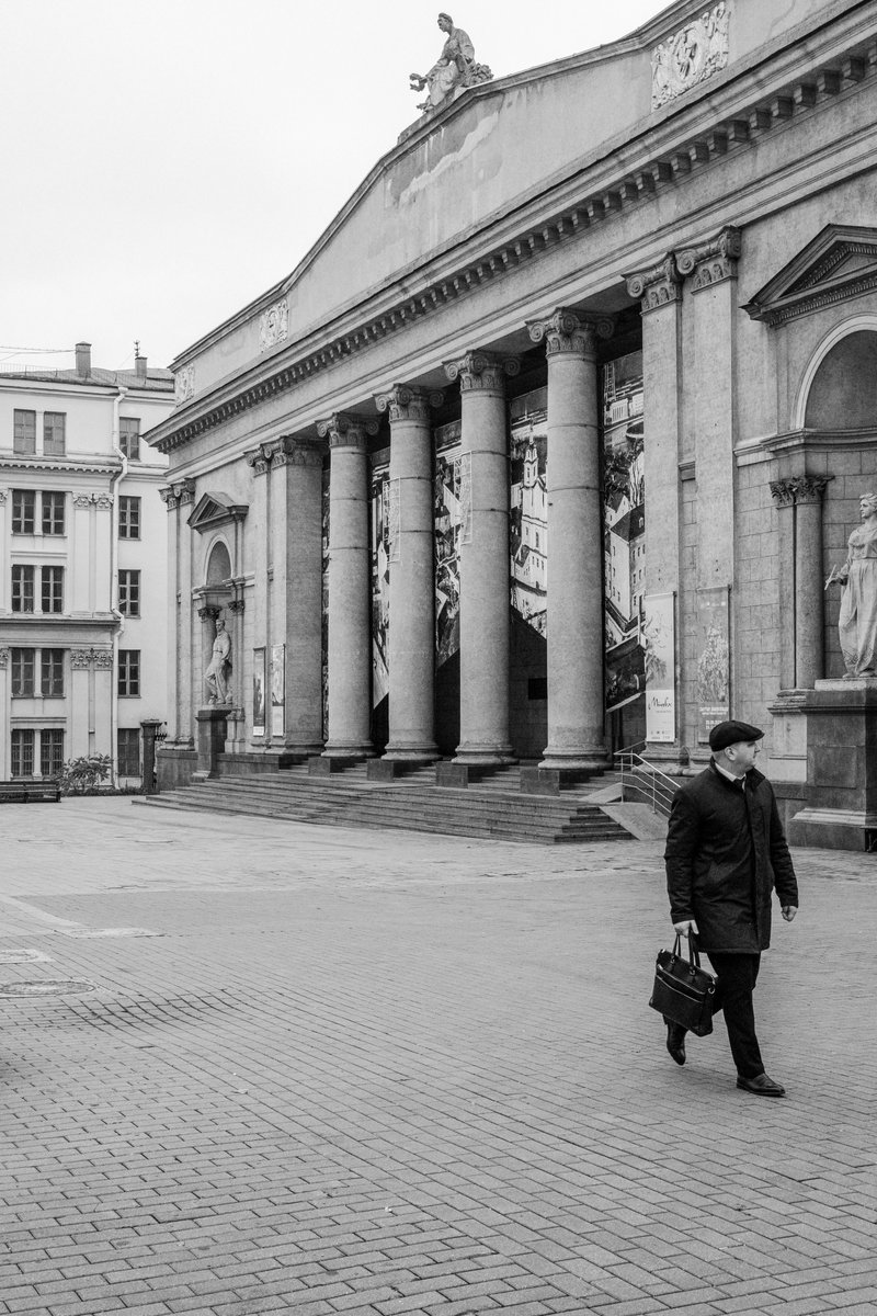 Minsk,Belarus
11/2025
#streetphotography 
#blackandwhitephotography 
#cityscape 
#fujifilm
