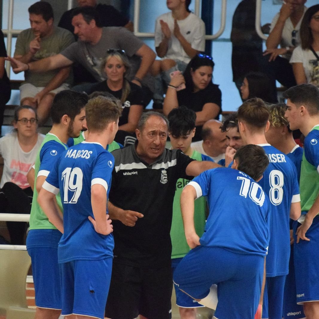 FutSalRFEF's tweet photo. 🎙️ 𝗘𝗡𝗧𝗥𝗘𝗩𝗜𝗦𝗧𝗔 | 𝗖𝗼𝗽𝗮 𝗱𝗲 𝗘𝘀𝗽𝗮𝗻̃𝗮 𝗝𝘂𝘃𝗲𝗻𝗶𝗹

🗣️ 𝗝𝗼𝗿𝗴𝗲 𝗱𝗲 𝗹𝗮 𝗖𝗿𝘂𝘇 entrenador del @1mostolesfs 

🔗 https://t.co/zfuCK3CkcE

#FutsalRFEF | #CopaDeEspañaRenfe https://t.co/dmJE1nPibe