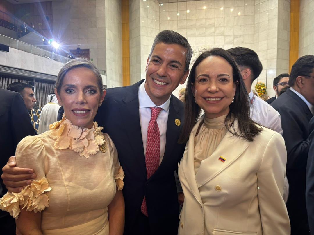 majosolo's tweet photo. @Proctologo Es AI, FAKE! no te dejes desmoralizar. Tiene la marca de agua de Gemini en la esquina inferior derecha. https://t.co/RE4MSDZZFU