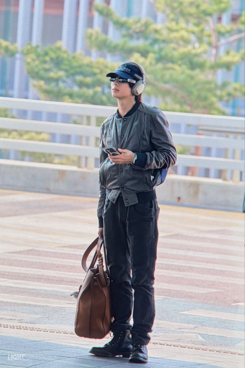 𝐋𝐈𝐆𝐇𝐓 tweet media