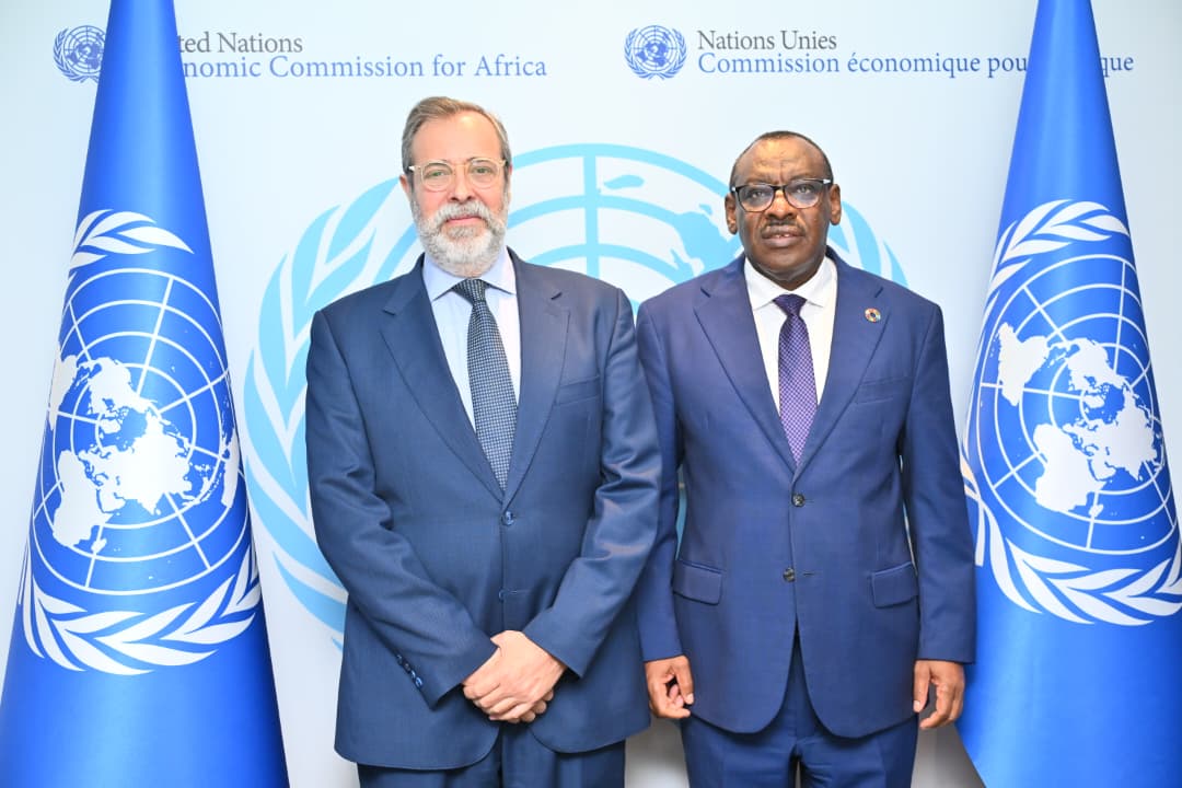 ECA_OFFICIAL's tweet photo. ES @claverGatete held a courtesy meeting with incoming Portuguese Amb. H.E. Paulo Jorge Pereira do Nascimento to discuss cooperation on Africa’s economic integration, climate action &amp; innovative financing, and opportunities to deepen Portuguese private sector engagement in Africa https://t.co/v2q5Z16cjL