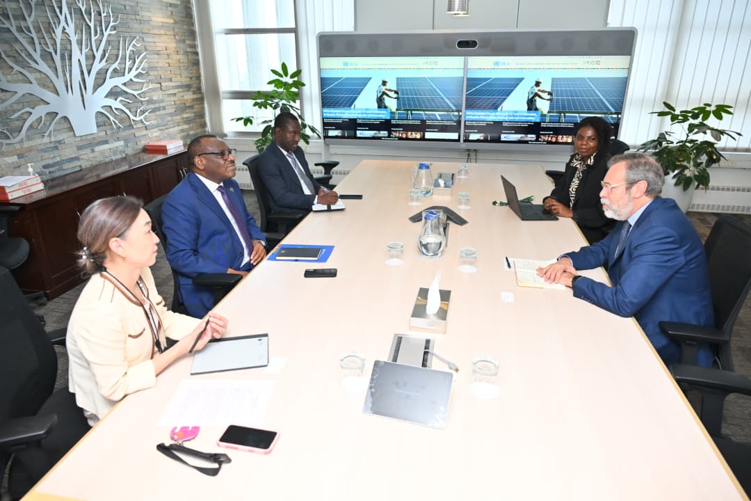 ECA_OFFICIAL's tweet photo. ES @claverGatete held a courtesy meeting with incoming Portuguese Amb. H.E. Paulo Jorge Pereira do Nascimento to discuss cooperation on Africa’s economic integration, climate action &amp; innovative financing, and opportunities to deepen Portuguese private sector engagement in Africa https://t.co/v2q5Z16cjL