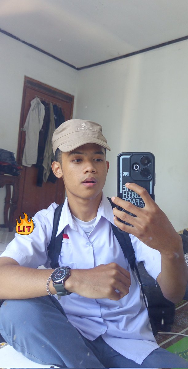 akiraa_x7's tweet photo. lebaran skip aja udah gapunya energi https://t.co/wvz0Z05D04