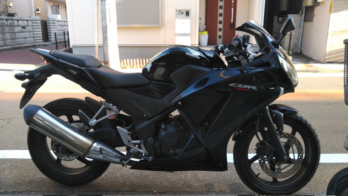 mthsyus's tweet photo. 千葉県松戸市より CBR250R MC41 2眼モデル
距離23555km(数km伸びるかも)
実働書類付き、自賠責保険R8/9まで
132000円　別途8000円で関東圏はお届け可
オイル、バッテリー等交換してお渡しします
塗装面は比較的綺麗ですが傷、カウル破損多め
傷破損以外は悪くないので、交換前提や見た目気にしない方へ https://t.co/z1h5jaZFsE