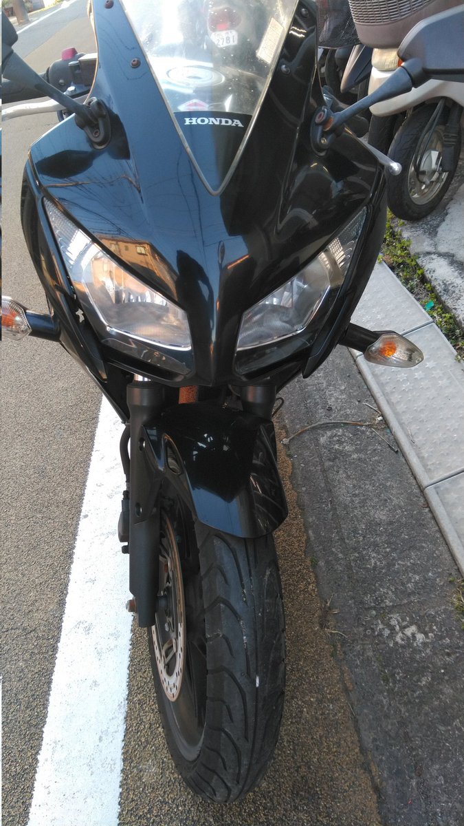 mthsyus's tweet photo. 千葉県松戸市より CBR250R MC41 2眼モデル
距離23555km(数km伸びるかも)
実働書類付き、自賠責保険R8/9まで
132000円　別途8000円で関東圏はお届け可
オイル、バッテリー等交換してお渡しします
塗装面は比較的綺麗ですが傷、カウル破損多め
傷破損以外は悪くないので、交換前提や見た目気にしない方へ https://t.co/z1h5jaZFsE
