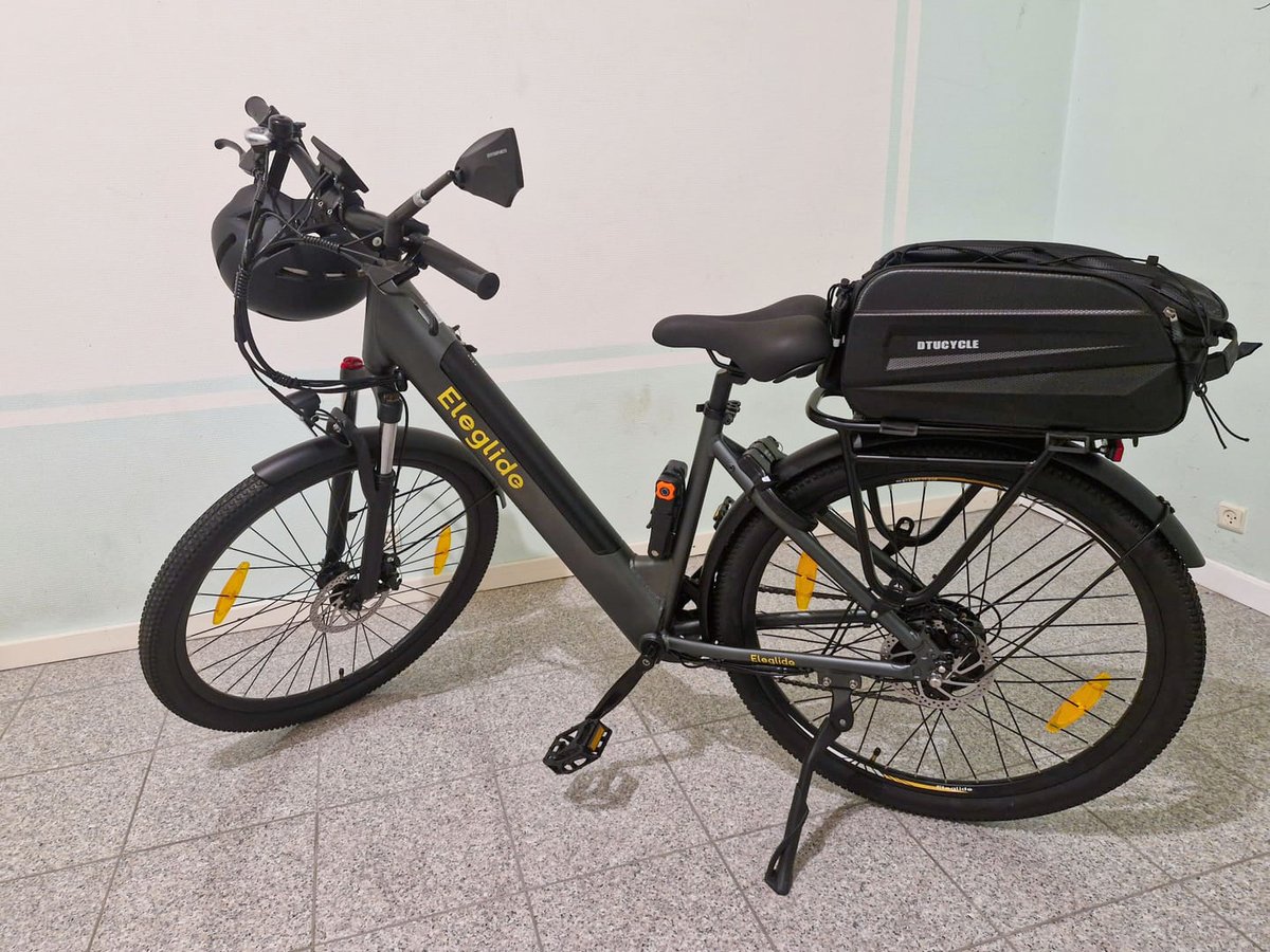 All set. Helmet on. Let’s ride. 🚴‍♂️

Time to head out with the Eleglide T1 ST and enjoy the road ahead.
Fresh air, open roads, and a perfect ride waiting. 🌈
📸 by Gorm H.
.
.
#eleglide #eleglidet1st #bikelife #cyclinglove #weekendvibes #outdoors #ebike #adventure