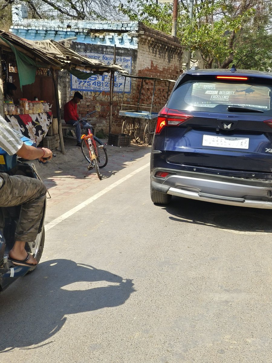 Hello <a href="/varanasipolice/">POLICE COMMISSIONERATE VARANASI</a> <a href="/uptrafficpolice/">UP Traffic Police</a> ye kaisa number plate hai??? Kya ye allow hai ???