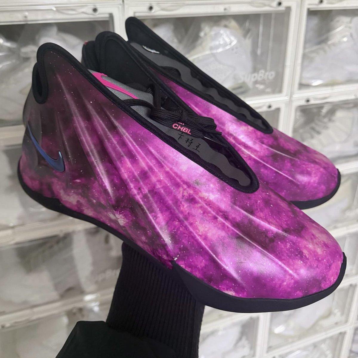 SoleRetriever's tweet photo. FIRST LOOK: Nike CHBL 2025-26 Collection ☑️

-GT Future
-GT Cut 4
-Sabrina 3

📷 @CarterwangChina https://t.co/qXiEwFu5JN