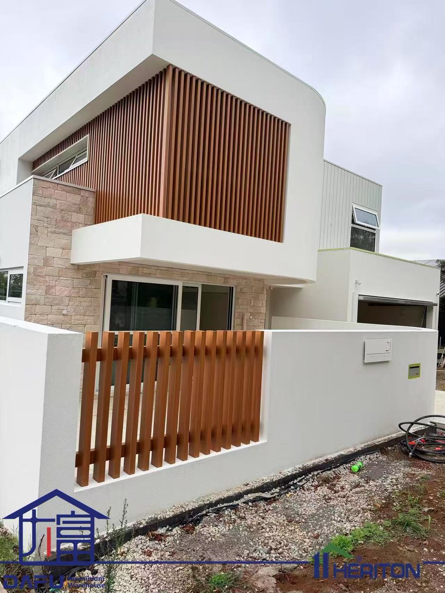 FencingHeriton's tweet image. ✨ A Statement, Not Just a Screen

Warm timber-look lines.
Floating light.
Instant architectural vibe.
Our Aluminium Tube Screens transform spaces into something special.
▪️ Room divider
▪️ Feature wall
▪️ Outdoor privacy

#architecturaldesign #modernliving #featurewall