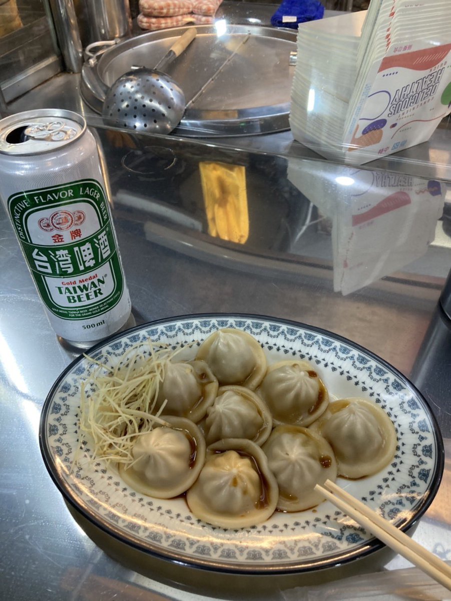 maka100p's tweet photo. 台湾に出張中🇹🇼

台湾夜市楽しいなぁ☺️
かんぱーい🍻 https://t.co/SXJAOcRia5