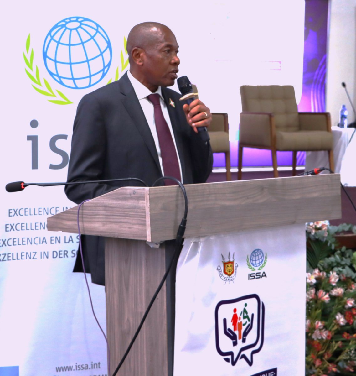 Onpr2018's tweet photo. Le Ministre a salué le rôle majeur de l’Association Internationale de la Sécurité Sociale dans le renforcement des systèmes de protection sociale à travers le monde, en accompagnant ses institutions membres vers des systèmes plus performants, résilients et inclusifs. https://t.co/o2c7oHEo9F