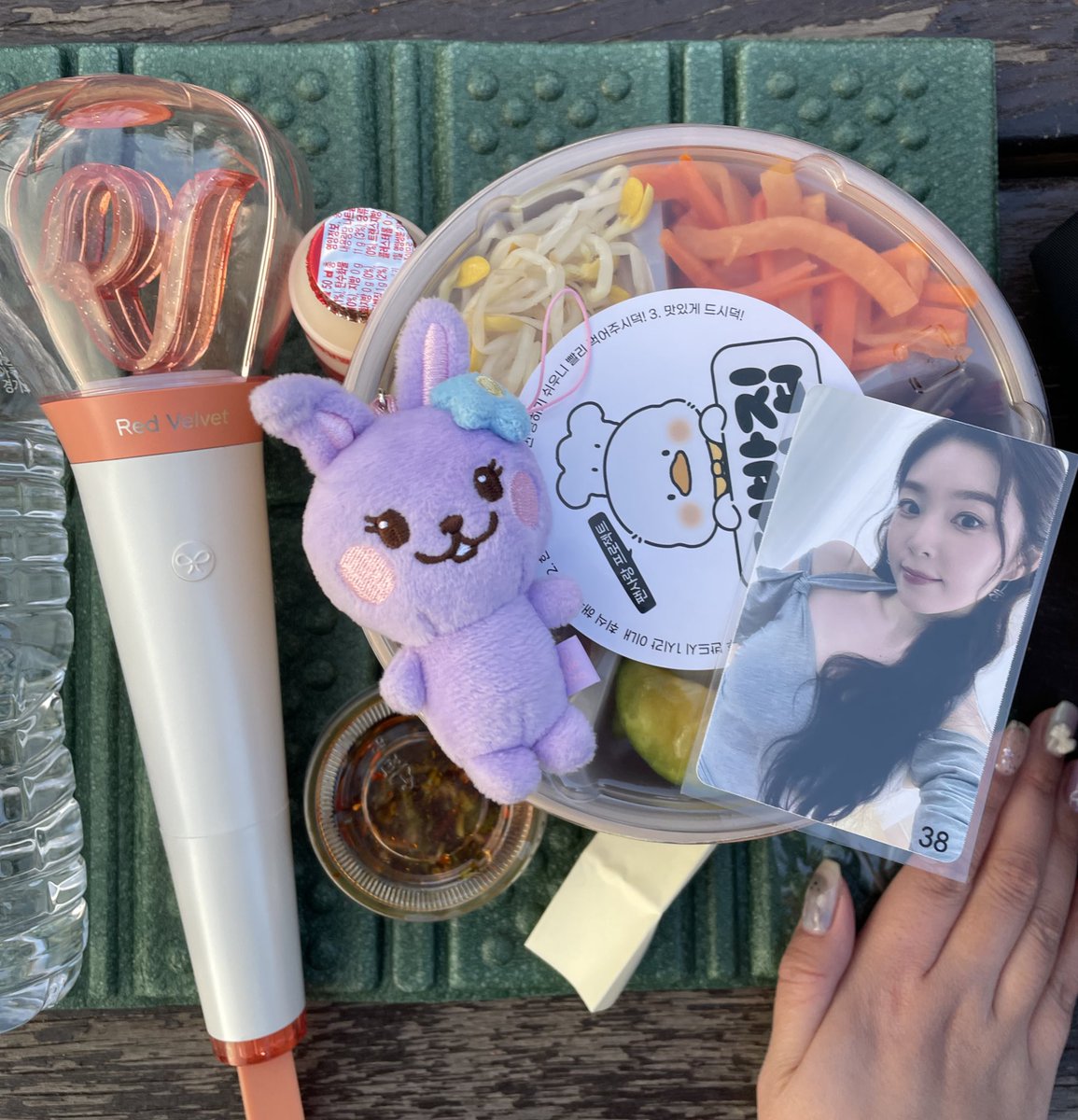 irene_global's tweet photo. Irene's lunchbox and photocard for those attending today's Deokbapjib event! 🩷

© wngus143
#IRENE #아이린 #RedVelvet @RVsmtown https://t.co/728A3r1T0K