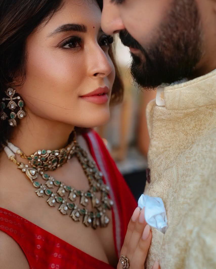 kritikakamra1fc's tweet image. Aww, look at this pics  🥹❤️ Today, we finally got to see the most beautiful bride. 🥰 Dear @Kritika_Kamra many, many congratulations on your wedding. You looked so beautiful, and your pair looks as if it was made in heaven. #KritikaKamra #GauravKapur #WeddingVibes #CoupleGoals💍