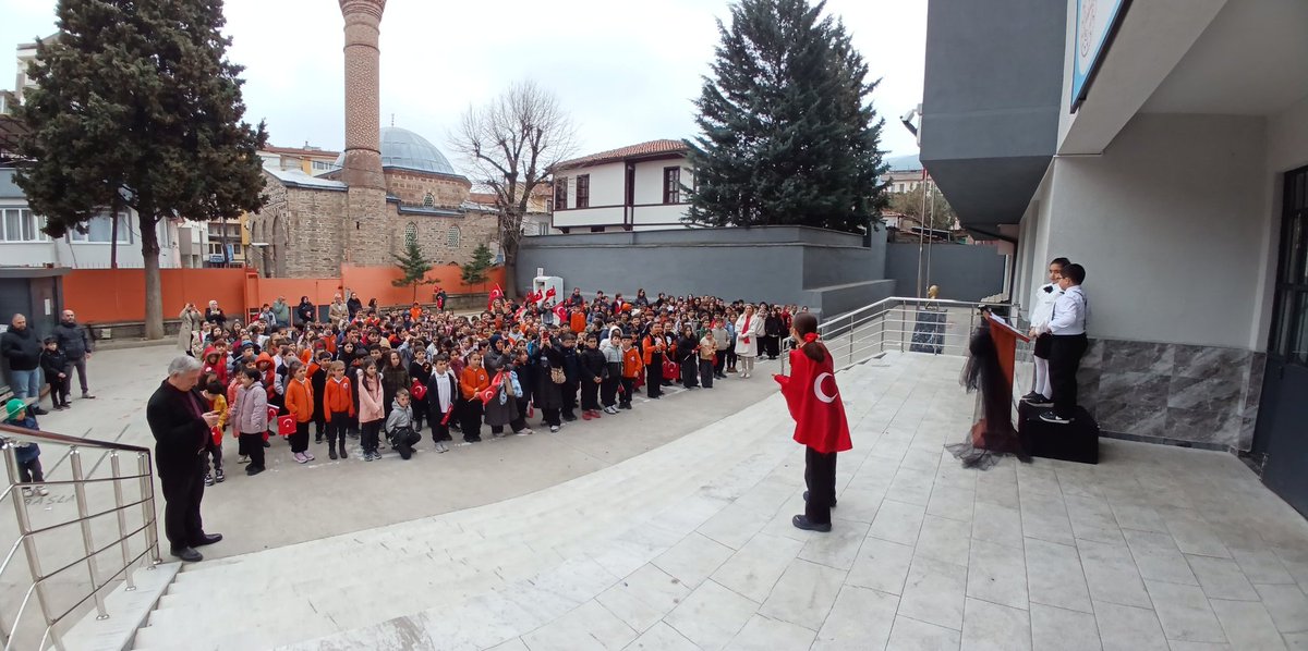 Okulumuz 4.sınıf öğrencilerinin öğretmenleri ile hazırladıkları 12 Mart İstiklal Marşımızın kabulü  coşkulu bir şekilde kutlandı.Tüm katılımcıları tebrik ediyoruz.