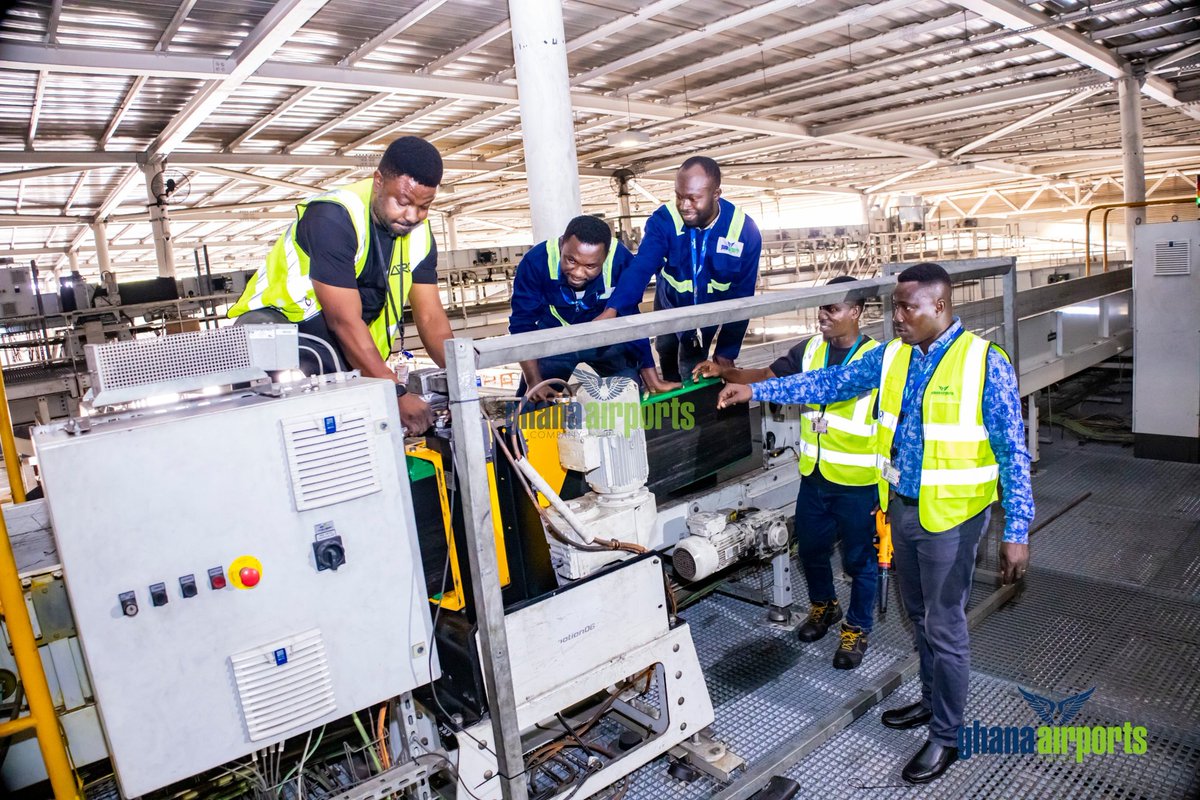 gh_airports's tweet photo. Baggage handling system is one of the most critical infrastructure in airport operations.

The Facilities and Infrastructure Management Department conducts routine maintenance of systems to reduce downtime and enhance efficency.

#GACL
#AIA
#Systemefficiency https://t.co/lQDnHTXxEZ