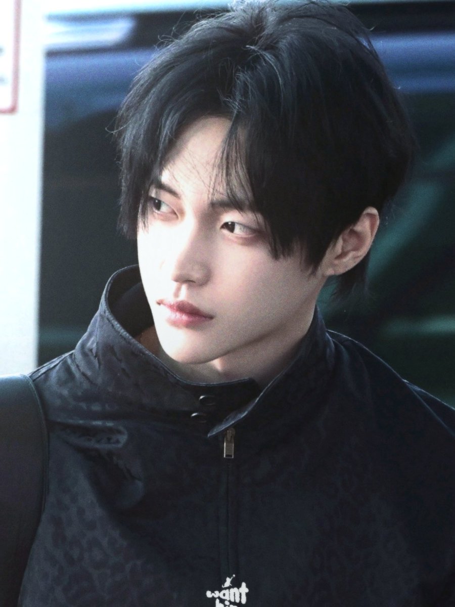 wnbsloop's tweet photo. he's soo handsome... this should be illegal https://t.co/MkTREdpcSU