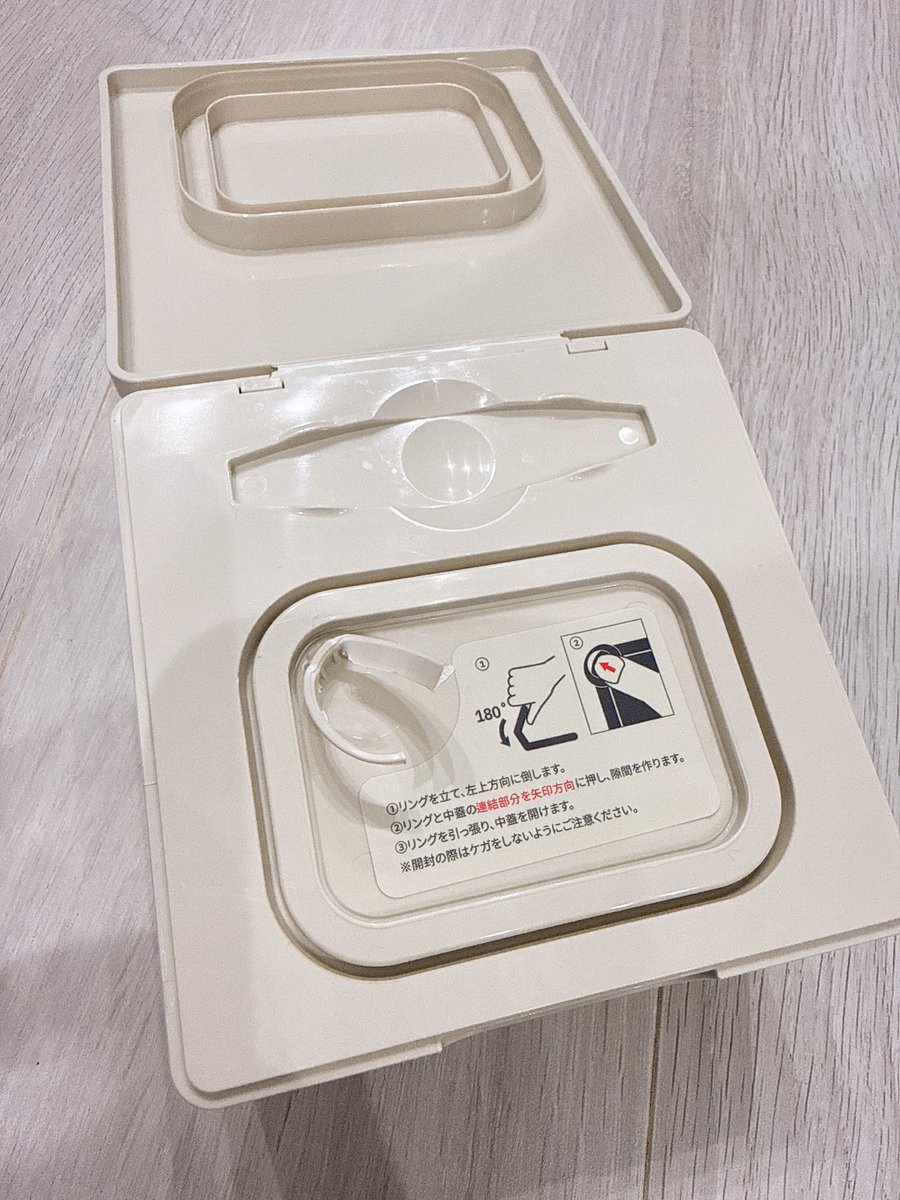dbdfjmr1017's tweet photo. 引っ張るところがぶっ壊れました。
誰かここからの開け方教えて… https://t.co/nTD58rzaQ0