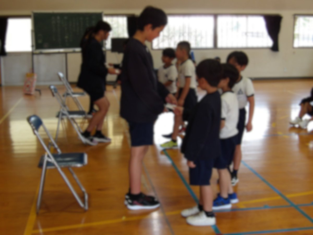 ooguro_esc's tweet photo. ３月１１日（水）６年生を送る会
もうすぐ卒業する３名の６年生を送る会を行いました。各学年からのお別れのメッセージやプレゼントの後、みんなでゲームをして楽しみました。６年生が創った伝統を引き継ぎます！ https://t.co/VaA4HwUPUH