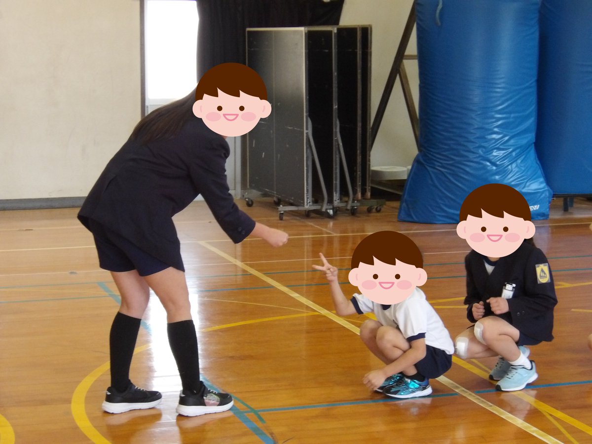 ooguro_esc's tweet photo. ３月１１日（水）６年生を送る会
もうすぐ卒業する３名の６年生を送る会を行いました。各学年からのお別れのメッセージやプレゼントの後、みんなでゲームをして楽しみました。６年生が創った伝統を引き継ぎます！ https://t.co/VaA4HwUPUH