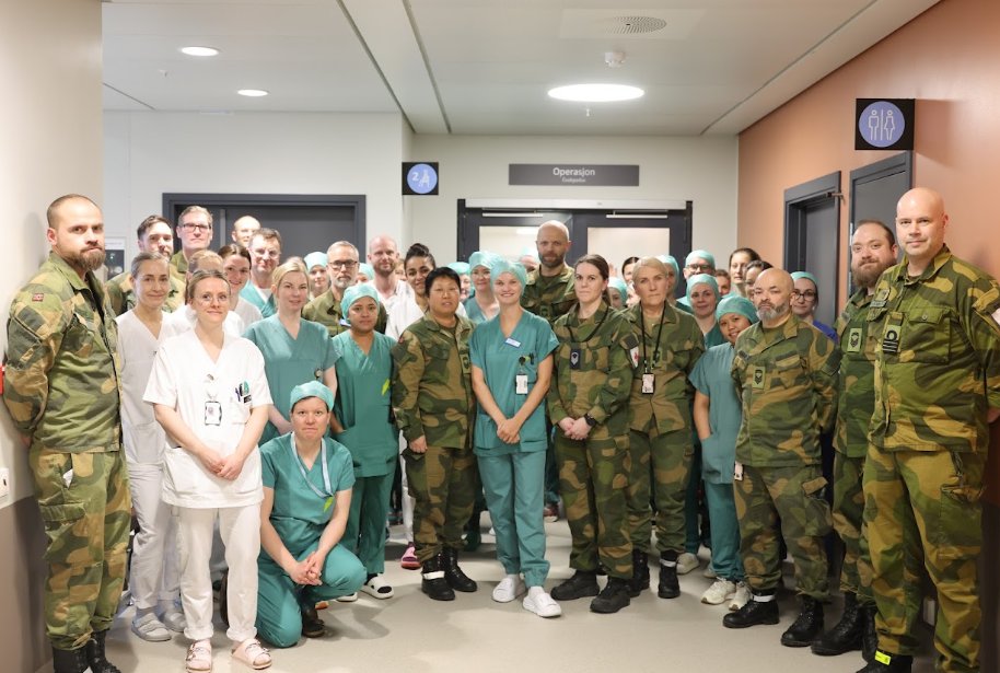Forsvaret_no's tweet image. A major Arctic health preparedness exercise takes place today at #ColdResponse26 across North Norway. Civilian and military partners train how to manage casualties and evacuations, strengthening Norway’s Total Defence and Nordic cooperation. #WeAreNATO @DSB_no @UNN_HF