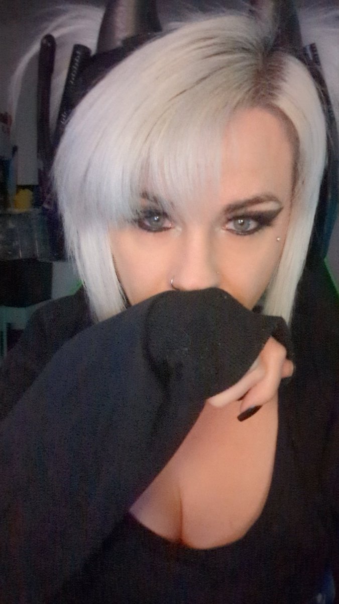 Curve 🖤 tweet media