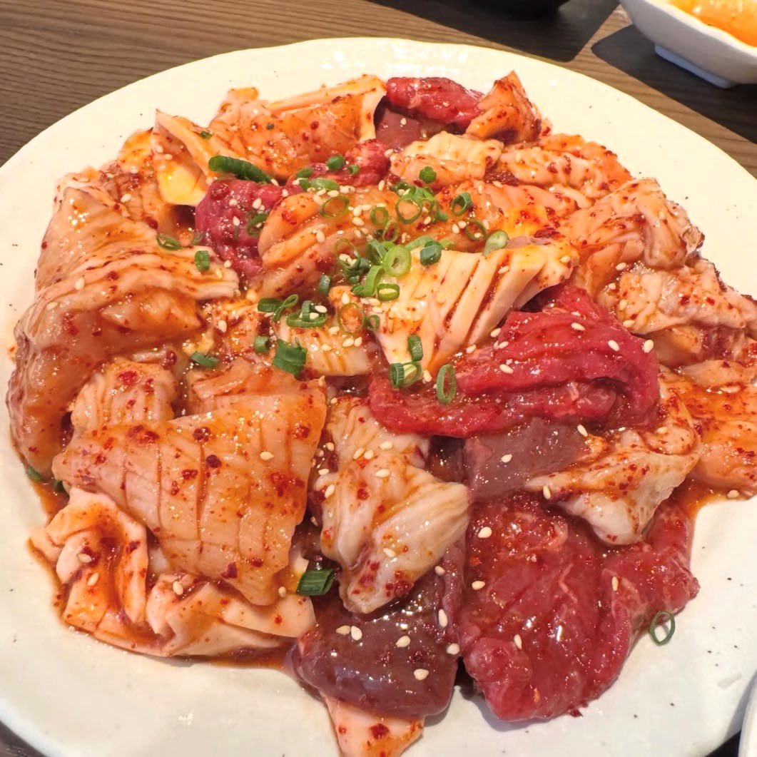 ushiyado's tweet photo. ★ご予約はTELにて確認下さい。

『ホルモン盛り合わせ(辛口)』

#牛宿 #板宿 #焼肉 #ホルモン #神戸グルメ https://t.co/jkKnzASGUt